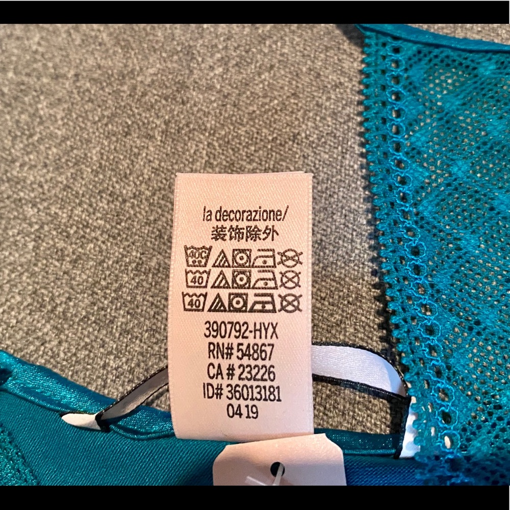 NEW VICTORIA’S SECRET SUPERSOFT LACE SLIP - Picture 6 of 8